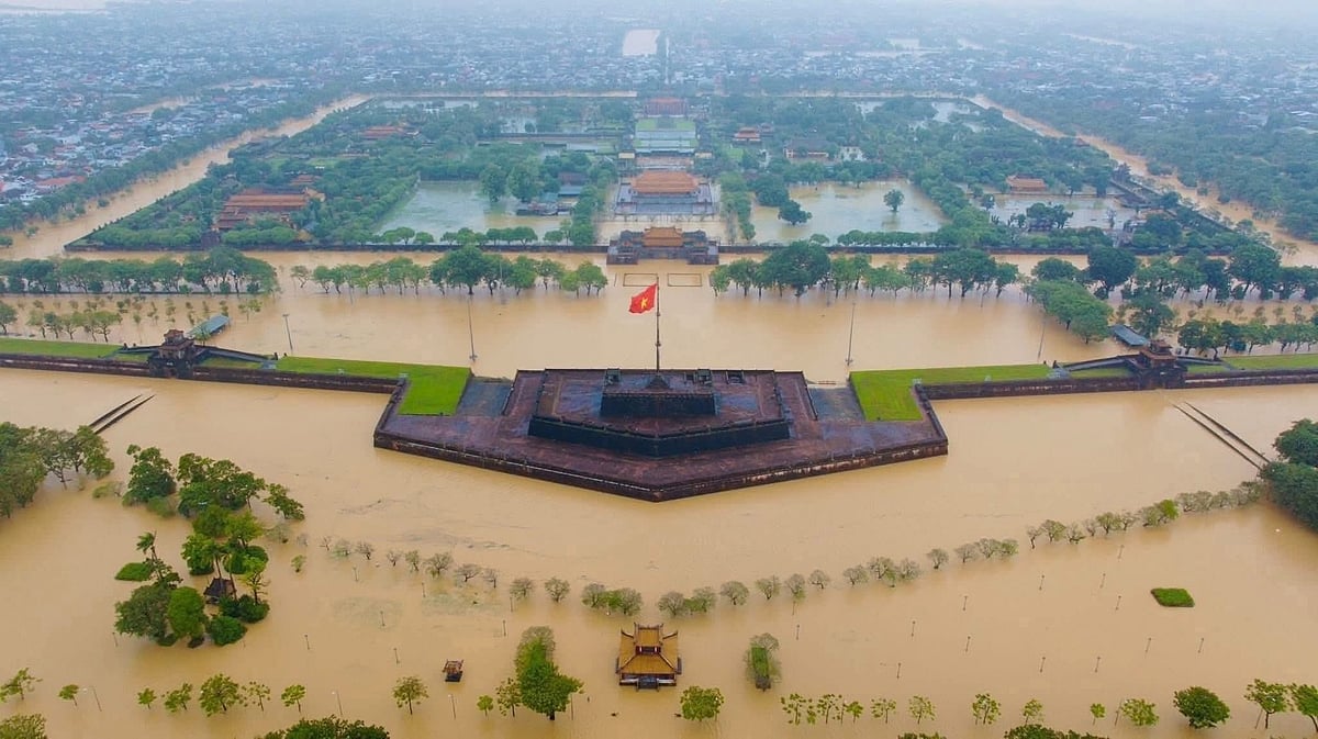 X.com : The intensity of the rainfall—exceeding 1,000 millimetres in 24 hours in some areas—reflects the growing impact of climate change in Southeast Asia