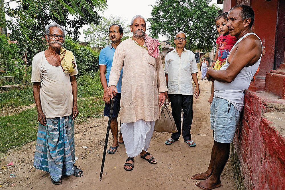 Members of the Brahmin village, Tiwaridih, including Tribhuvan Tiwari (centre)