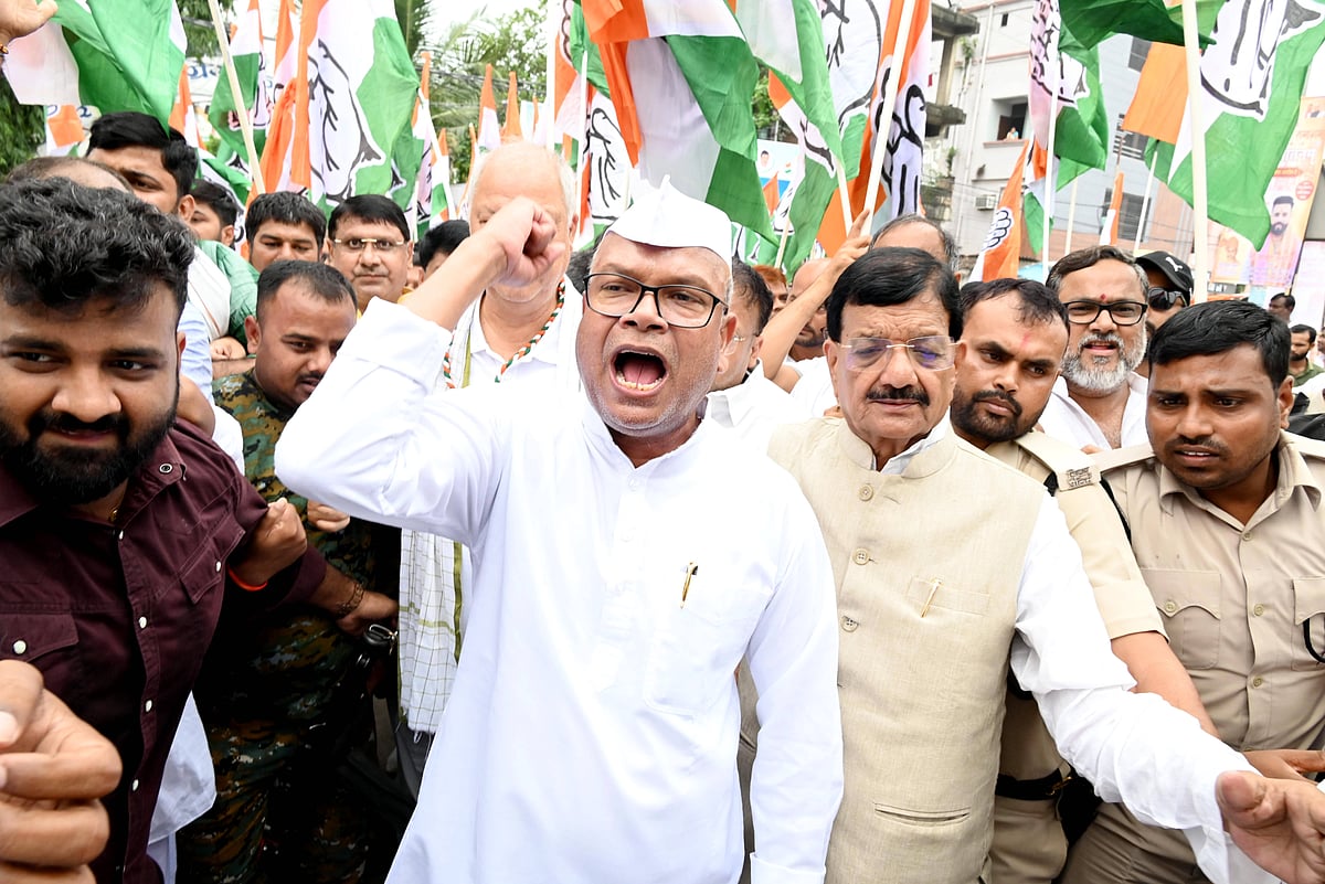 Congress state president Rajesh Ram, along with party supporters, take out a protest march Patna, Sep 18 (ANI): Congress state president Rajesh Ram, along with party supporters, take out a protest march against the Bihar BJP-JD(U) government s alleged decision to allocate 1,050 acres of land and 10 lakh (1 million) trees to Adani s company in Bhagalpur for only â‚¹1 per year, in Patna on Thursday. - IMAGO / ANI News