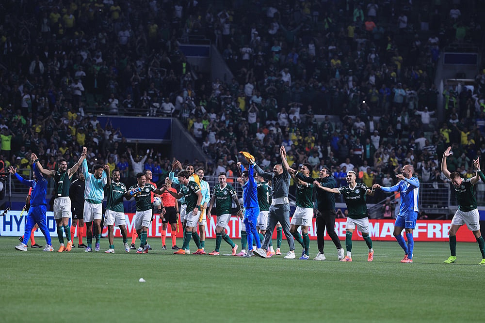 | Photo: AP/Ettore Chiereguini : Players of Brazil's Palmeiras celebrate at the end of the Copa Libertadores semifinal second leg soccer match against Ecuador's Liga Deportiva Universitaria in Sao Paulo.