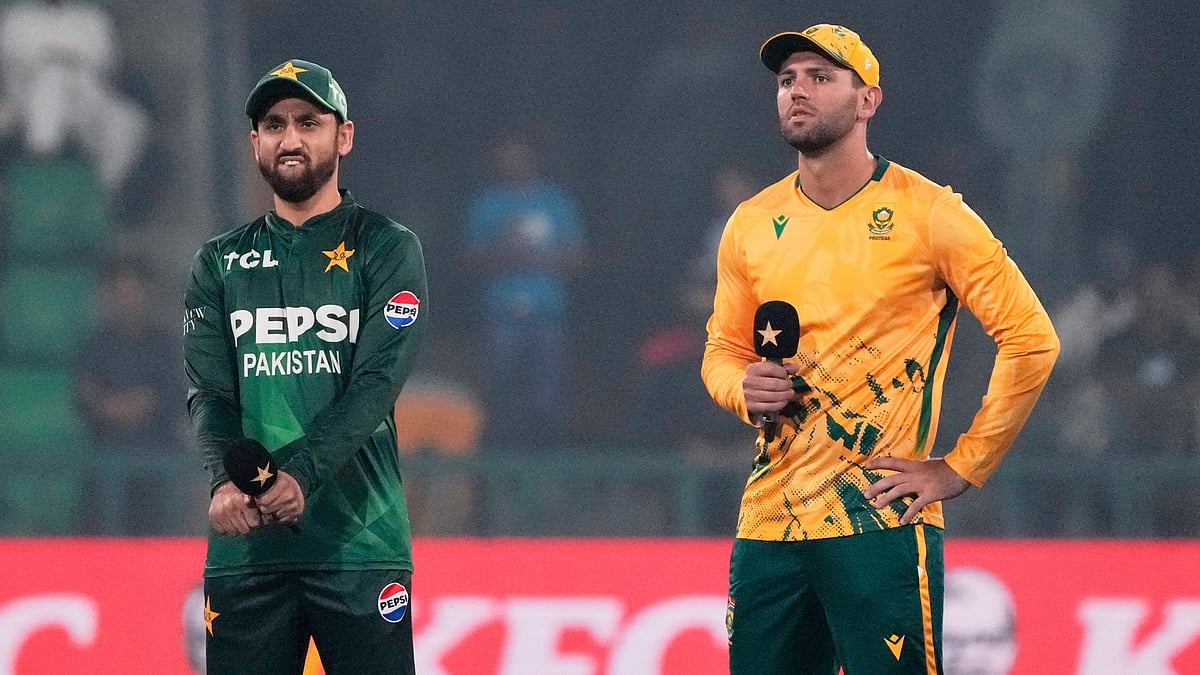 AP/K.M. Chaudary : PAK beat SA by nine wickets in Lahore to level the three-match series 1-1.