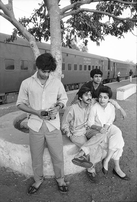 SRK's early days with friends