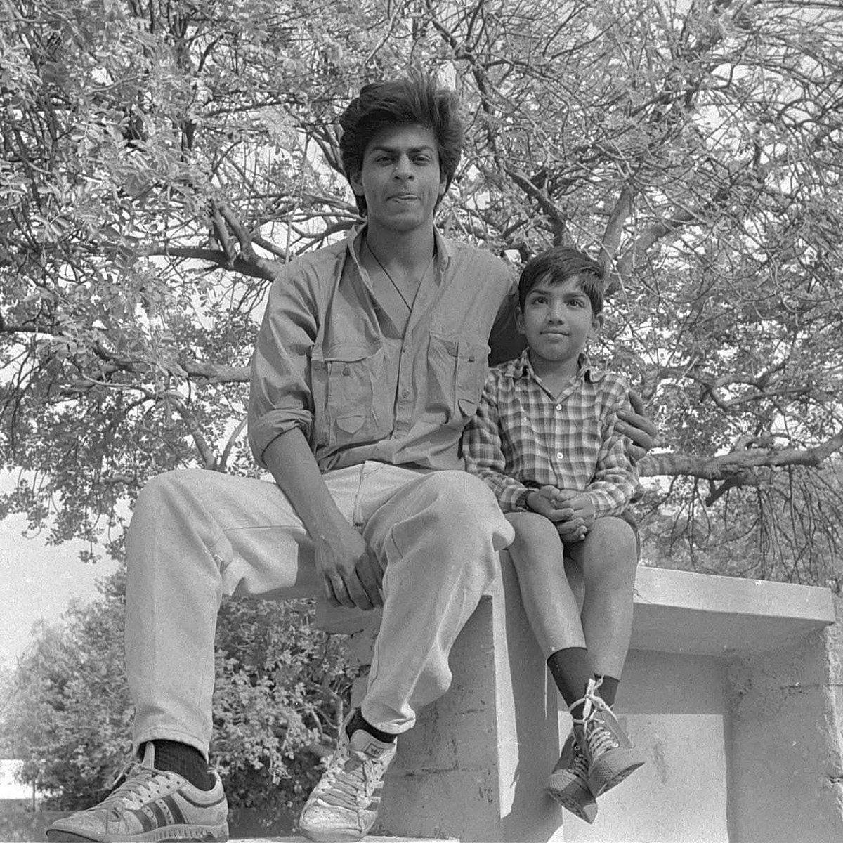 SRK with a kid