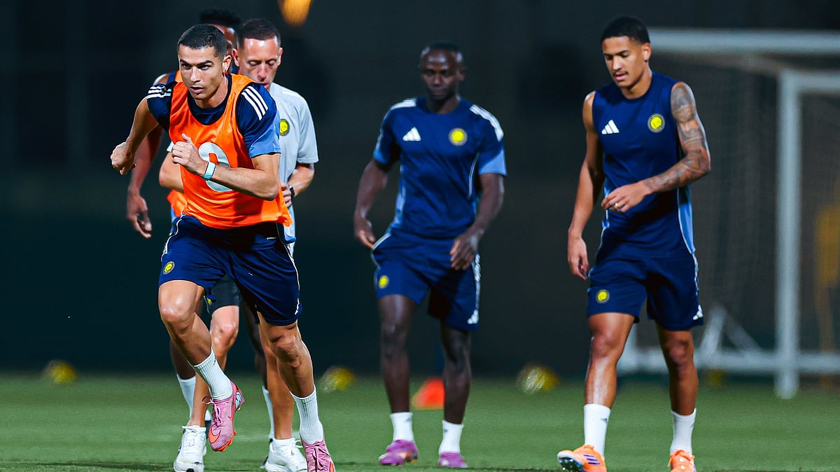 X/AlNassrFC_EN : Cristiano Ronaldo in training for Al-Nassr.