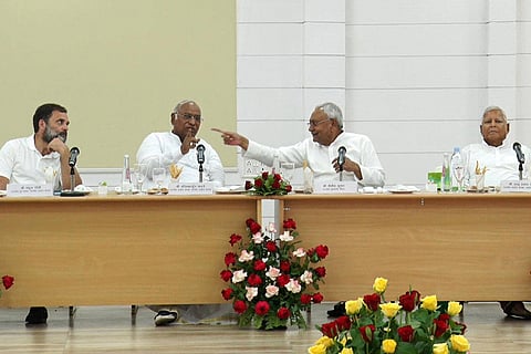 Breaks with BJP again, joins Mahagathbandhan in 2022