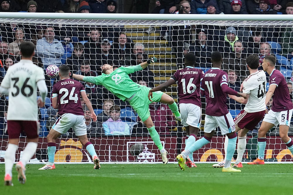 English Premier League 2025-26 Burnley vs Arsenal football photos_Martin Dubravka 