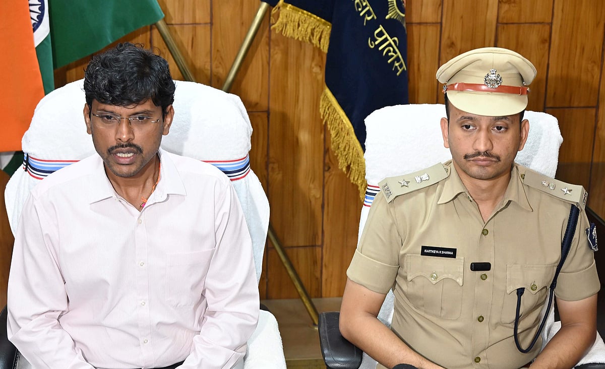 Patna: DM Thiyagarajan S.M. (left) and SSP Kartikeya K. Sharma during a press conference after Mokama JD(U) candidate Anant Kumar Singh was arrested along with two associates, Manikant Thakur and Ranjit Ram.