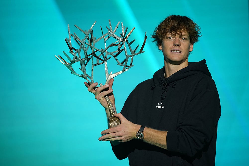 | Photo: AP/Christophe Ena : Italy's Jannik Sinner holds the trophy after winning the final match of the Paris Masters tennis tournament against Canada's Felix Auger-Aliassime in Paris.