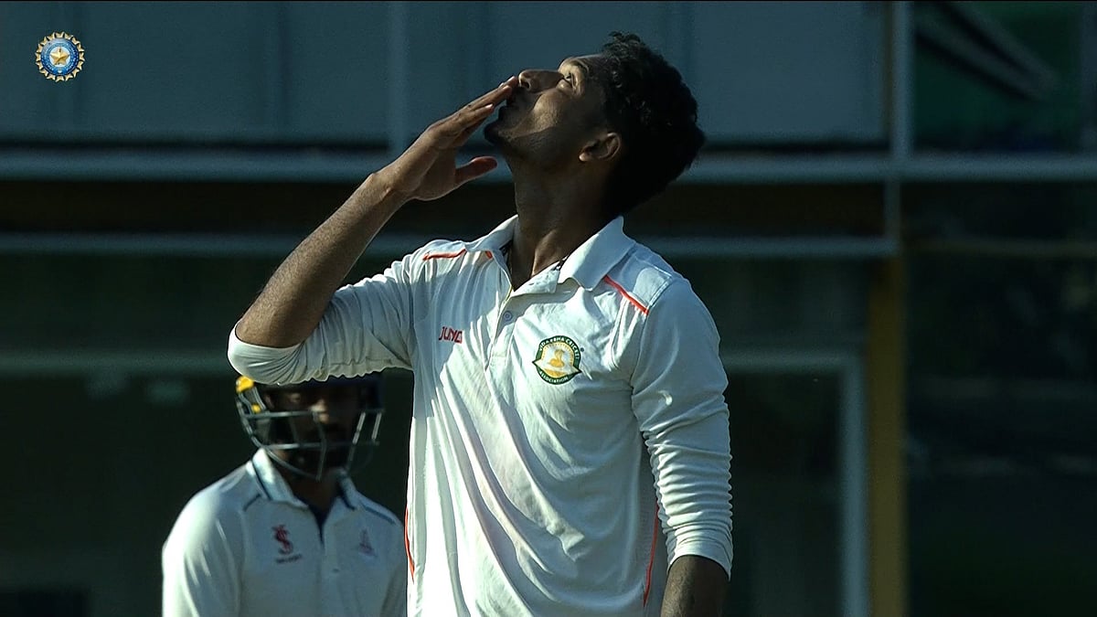 X/ BCCIDomestic : Nachiket Bhute celebrates after a brilliant spell of 5/65 for Vidarbha