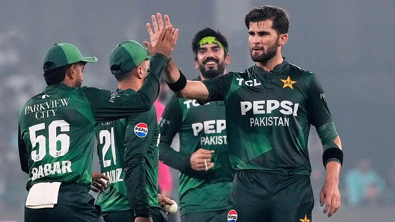 pakistan vs south africa 1st odi match report toss playing xi 2025 faisalabad