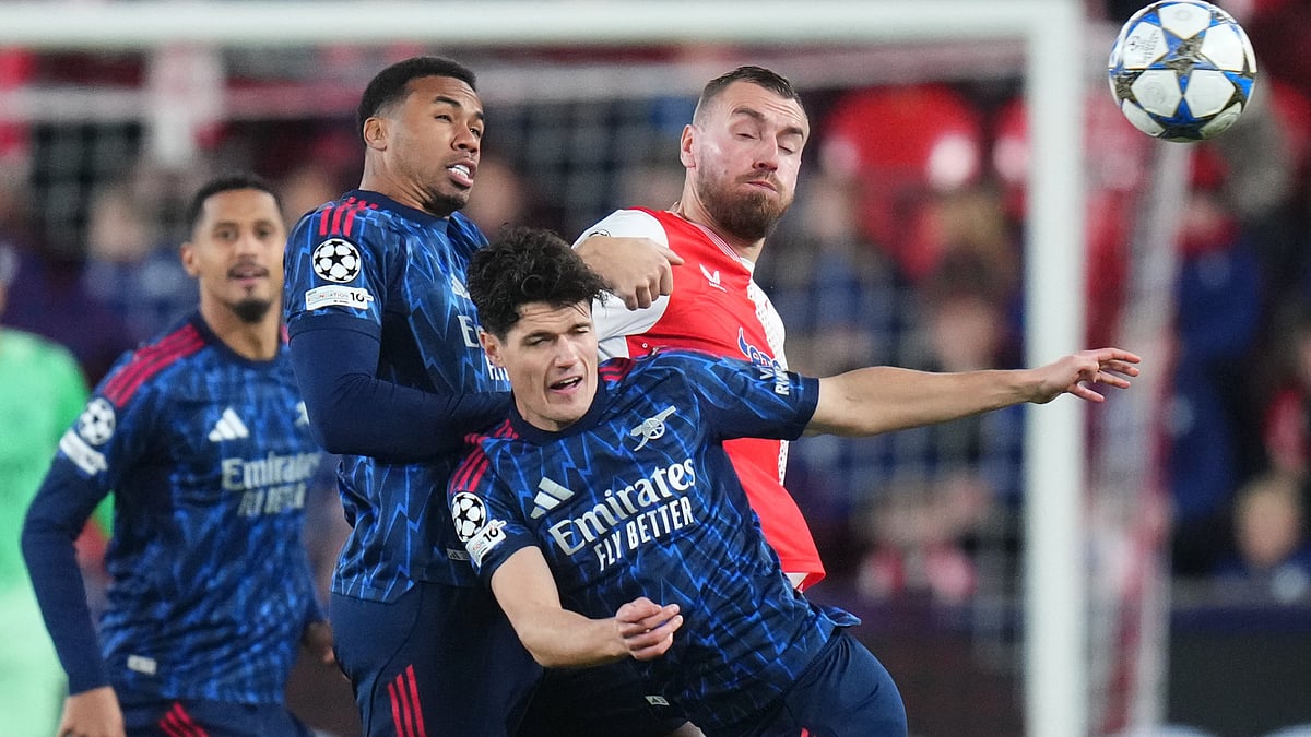 | Photo: AP/Petr David Josek : Slavia's Tomas Chory fights for the ball with Arsenal's Christian Norgaard and Gabriel during the Champions League opening phase match in Prague, Czech Republic, Tuesday, Nov. 4, 2025. 