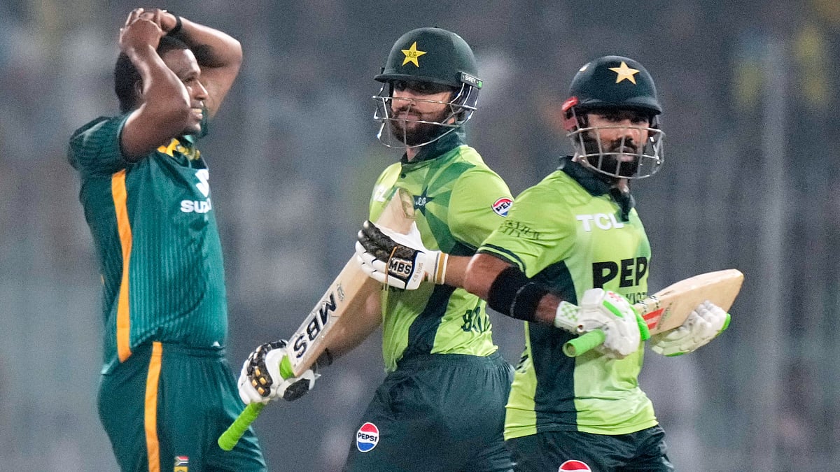 | Photo: AP/Anjum Naveed : Pakistan's Mohammad Rizwan and Salman Ali Agha run between the wickets as South Africa's Lizaad Williams reacts during the first one day international cricket match between Pakistan and South Africa, in Faisalabad, Pakistan, Tuesday, Nov. 4, 2025. 