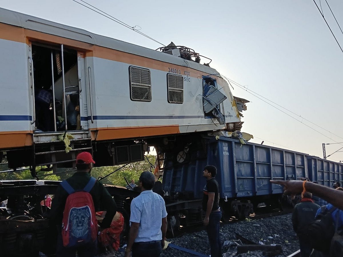 X.com : Senior railway officials have ordered an inquiry to determine the sequence of events leading to the collision and to identify any lapses in safety procedures.