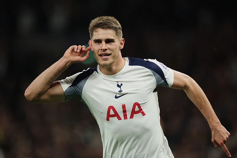 UEFA champions League 2025-26 soccer Tottenham vs FC Copenhagen_Micky van de Ven