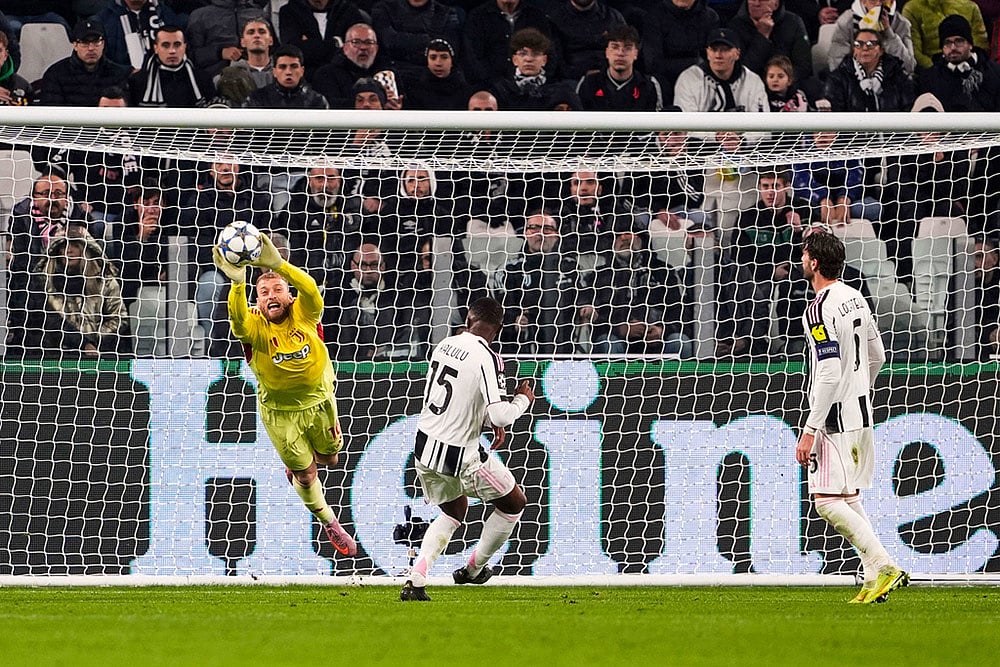 UEFA champions League 2025-26 soccer Juventus Vs Sporting_Michele Di Gregorio