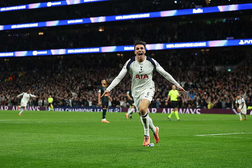 UEFA champions League 2025-26 soccer Tottenham vs FC Copenhagen_Joao Palhinha