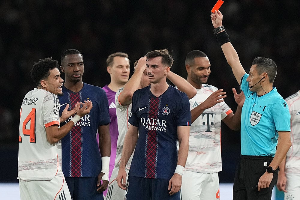 UEFA champions League 2025-26 soccer PSG Vs Bayern Munich_Luis Diaz 