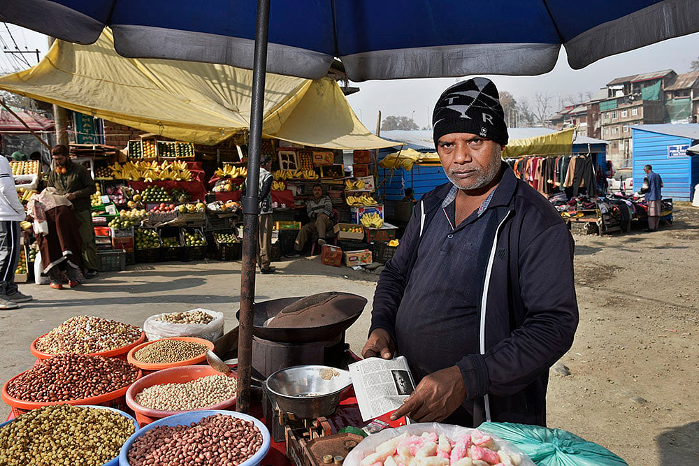 | Photo: Yasir Iqbal : Yoginder Shah is running his snacks cart for over 7 years in Kashmir