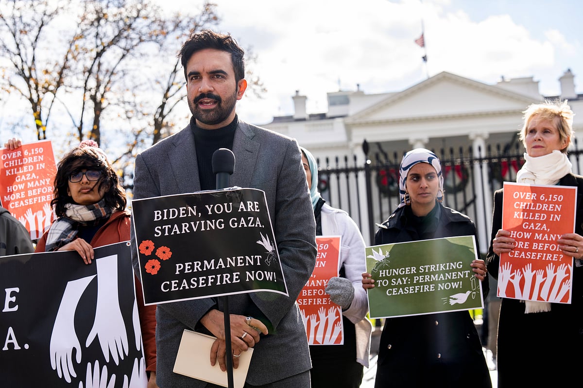 IMAGO/Newscom World  : Ceasefire Hunger Strike UNITED STATES - NOVEMBER 27: New York State Rep. Zohran Mamdani (D), speaks during a news conference outside the White House to announce a hunger strike to demand that President Joe Biden call for a permanent ceasefire and no military aid to Israel, on Monday, November 27, 2023.