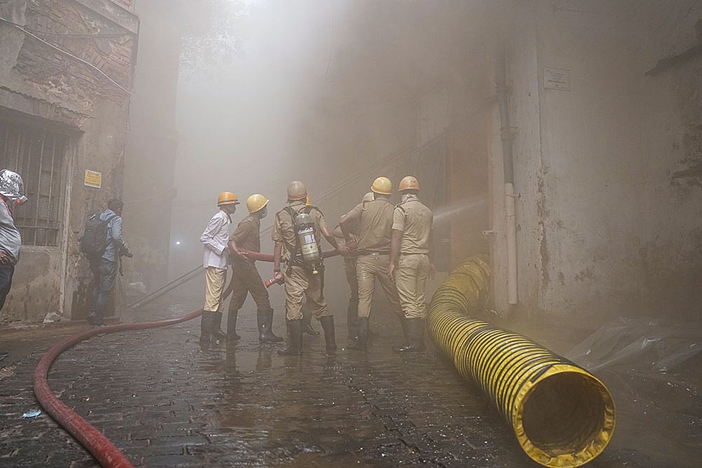 Fire breaks out at godown in Kolkata