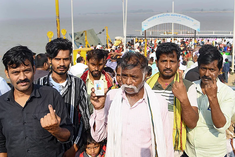 Bihar Phase 2 Polling_Voters show their ink-marked fingers