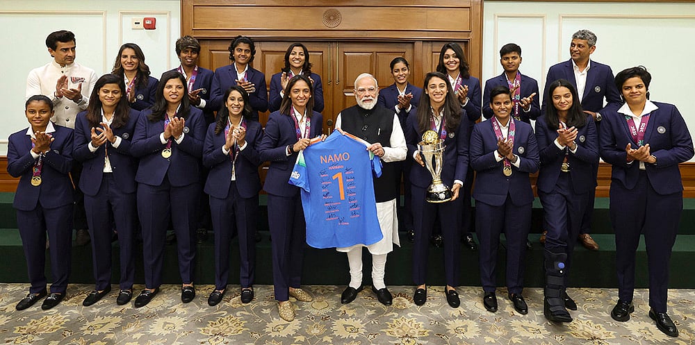 Indian Womens Cricket Team with PM Narendra Modi