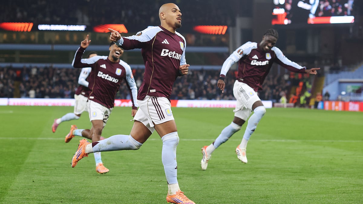 Donyell Malen celebrates his goal against Maccabi Tel Aviv in UEFA Europa League.
