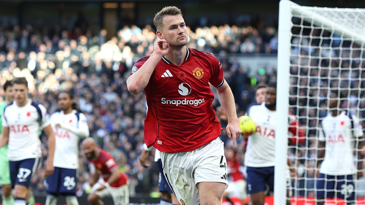 Matthijs de Ligt celebrates his late equaliser