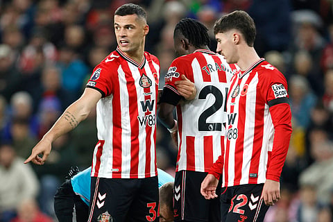Sunderland's Granit Xhaka (left) instructs his team-mates ahead of a free-kick during the English Premier League soccer match between Arsenal and Sunderland, in Sunderland, England.