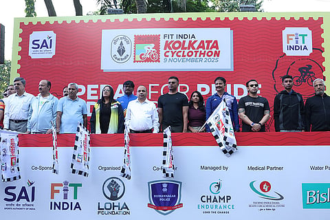 Organisers flag off the Kolkata Cyclothon 2025 event.