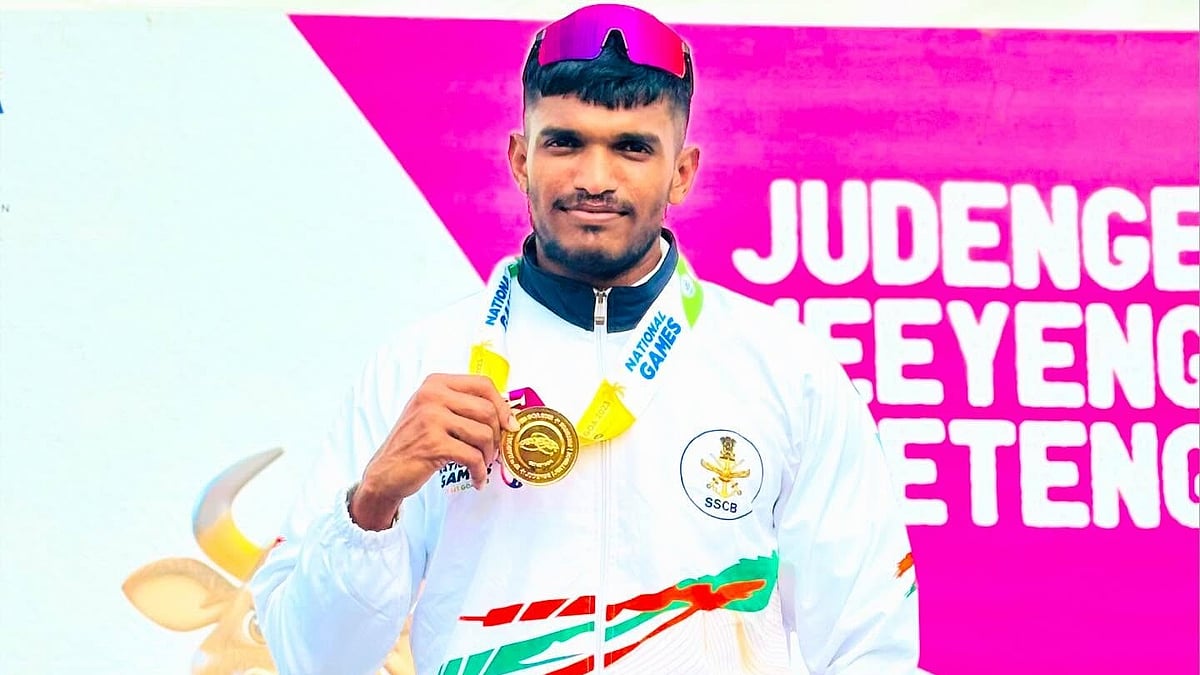 | Photo: Instagram/kayak____man : File photo of Vishnu Raghunath with a gold medal at the 37th National Games 2023 in Goa.