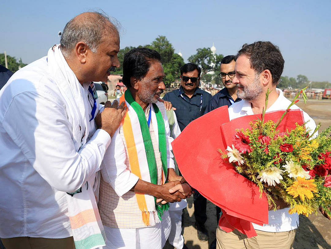  IMAGO / ANI News :  Lok Sabha Leader of Opposition Rahul Gandhi being welcomed by Congress workers on his arrival to address a public meeting for the second and final phase of the Bihar assembly election, at Bahadurganj in Kishanganj on Sunday