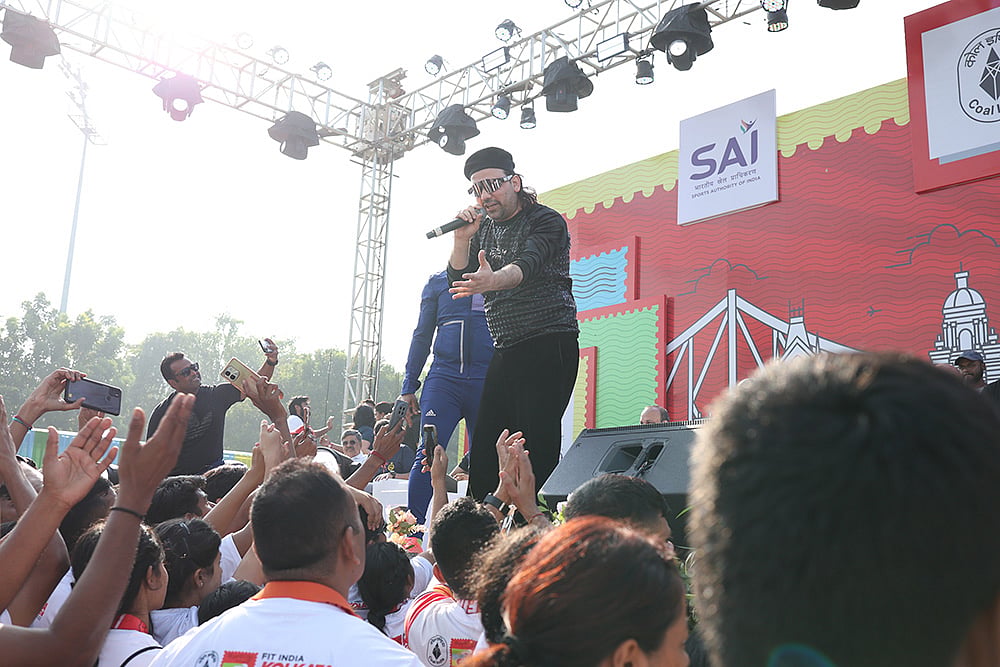 Kolkata Cyclothon 2025: Singer Shadab Faridi performs 
