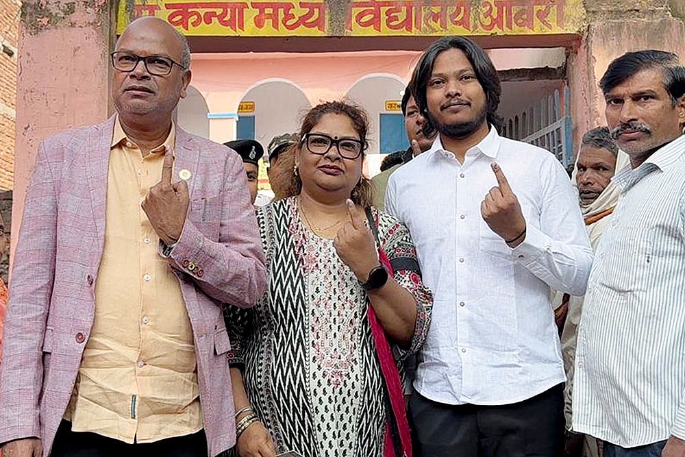 Bihar Elections: Rajesh Ram, others cast vote in Aurangabad