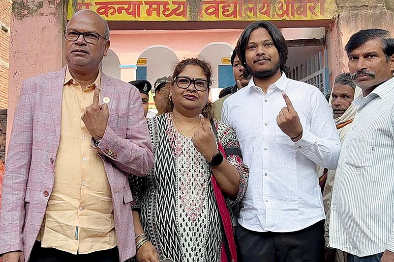 Bihar Elections: Rajesh Ram, others cast vote in Aurangabad