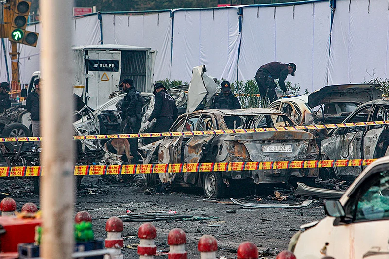 Aftermath of blast near Delhis Red Fort