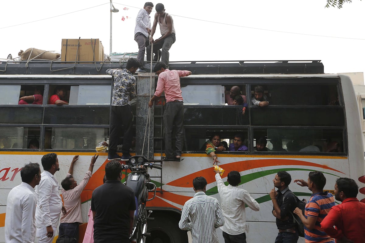 Imago / Hindustan Times : Bihar migrants