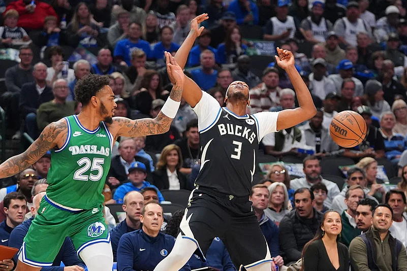 NBA Basketball: Milwaukee Bucks vs Dallas Mavericks