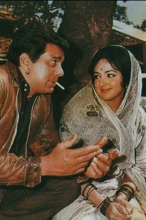 Seeta Aur Geeta (1972): Dharmendra as Ravi: the gentle, protective, and quick-witted loverboy who becomes Geeta’s (Hema Malini) partner amid the film’s delightful dual chaos.