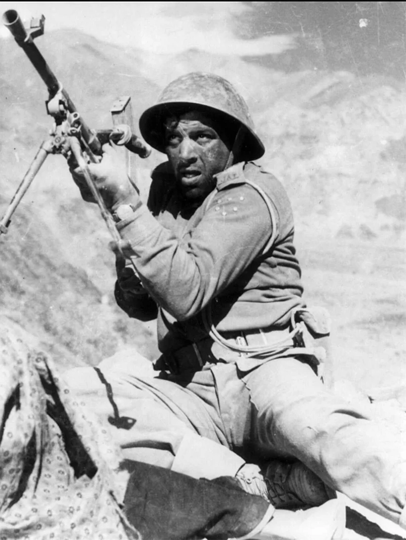 Bollywood actor Dharmendra in Haqeeqat (1964)