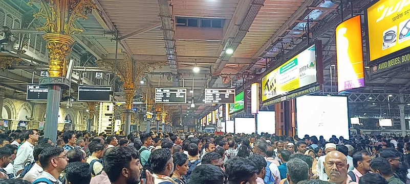 mumbai railway protest