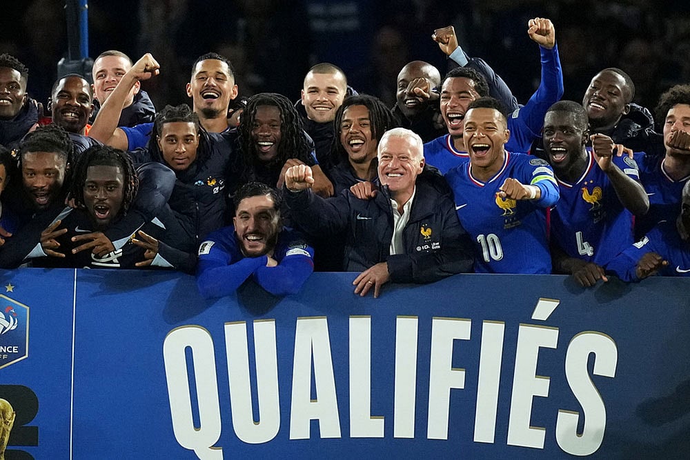 | Photo: AP/Christophe Ena : Players on the French national team celebrate after wining a World Cup 2026 group D qualifying soccer match against Ukraine in Paris.