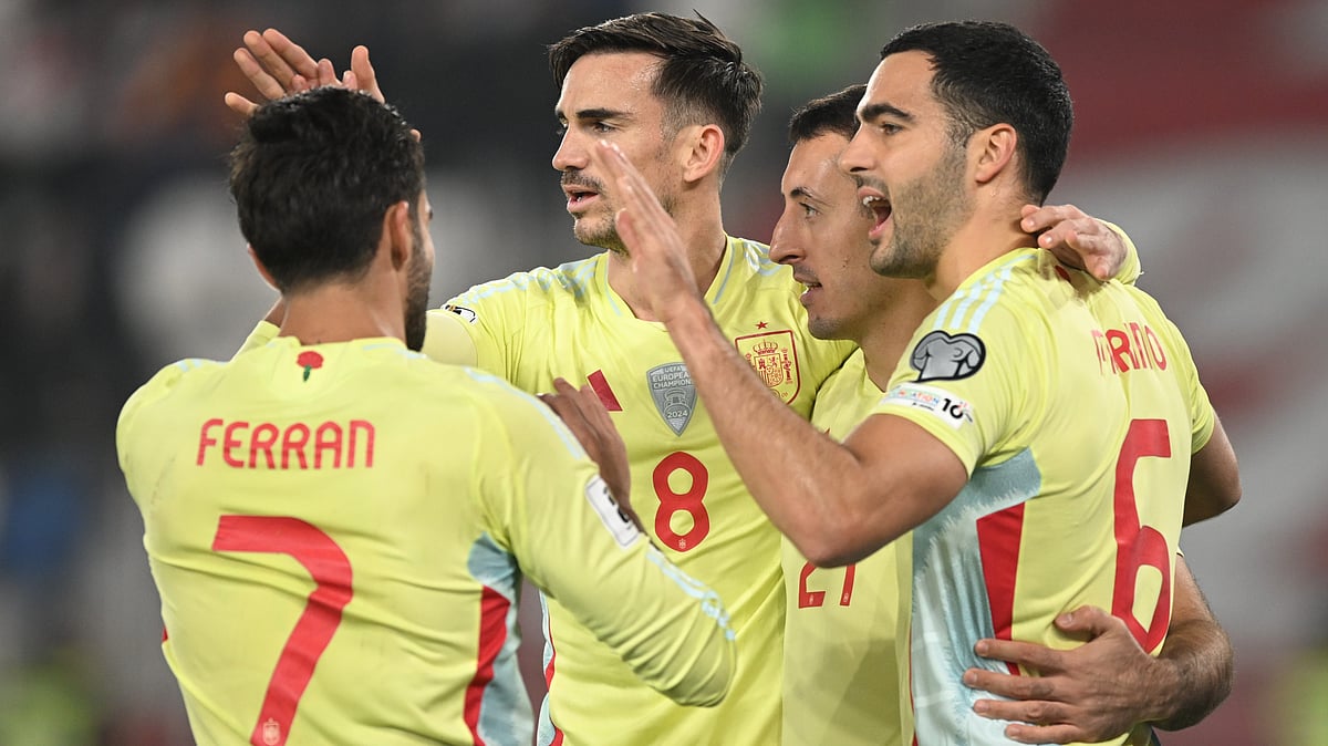 | Photo: AP/Tamuna Kulumbegashvili : Spain's players celebrate after scoring their side's first goal scored by Spain's Mikel Oyarzabal during a World Cup 2026 group E qualifying match between Georgia and Spain in Tbilisi, Georgia, Saturday, Nov. 15, 2025.
