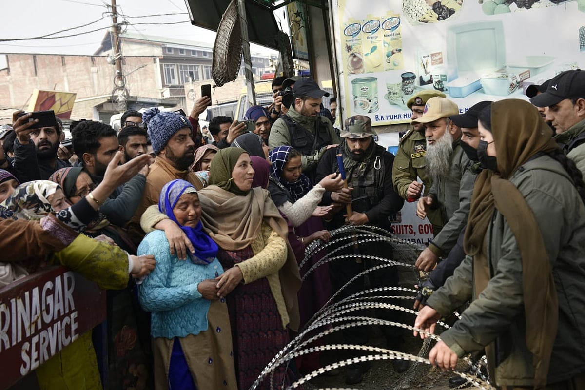 Yasir Iqbal : Bereaved relatives trying to get to the blast site and demand the deceased body of Mohammad Shafi Parray, who died in the blast.