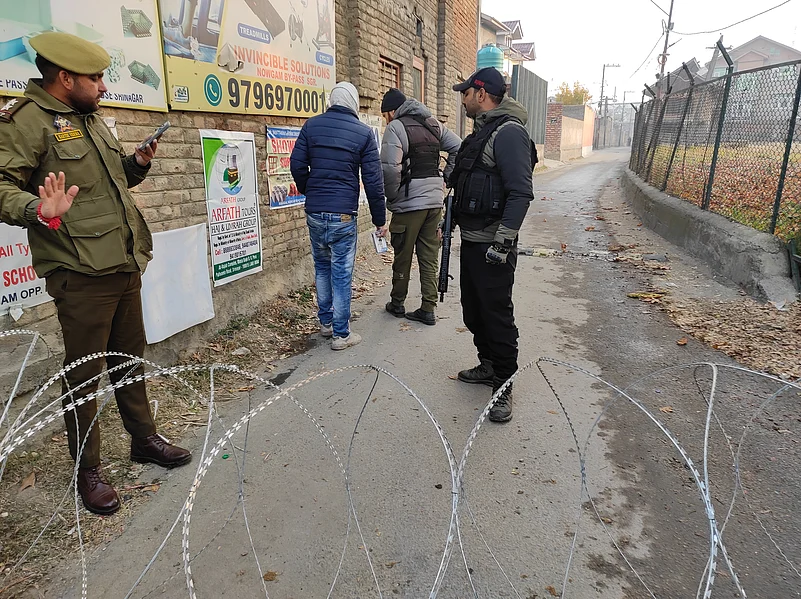 jammu and kashmir
nowgam police station
explosion