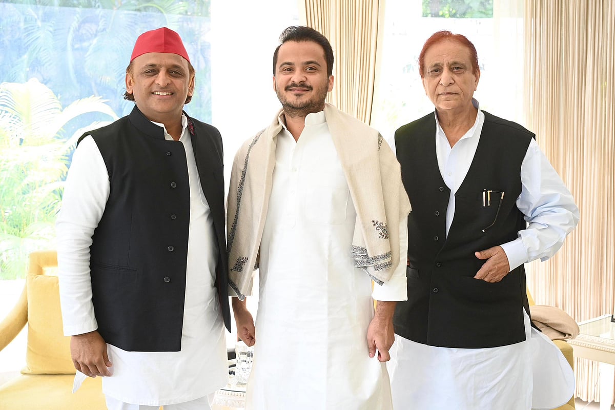  Azam Khan - null