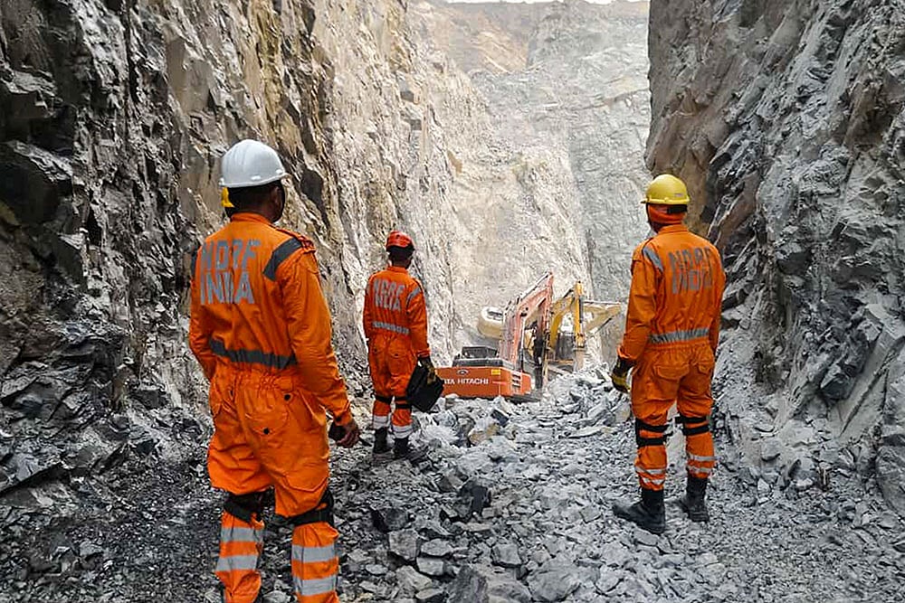 Portion of stone quarry collapses in Sonbhadra