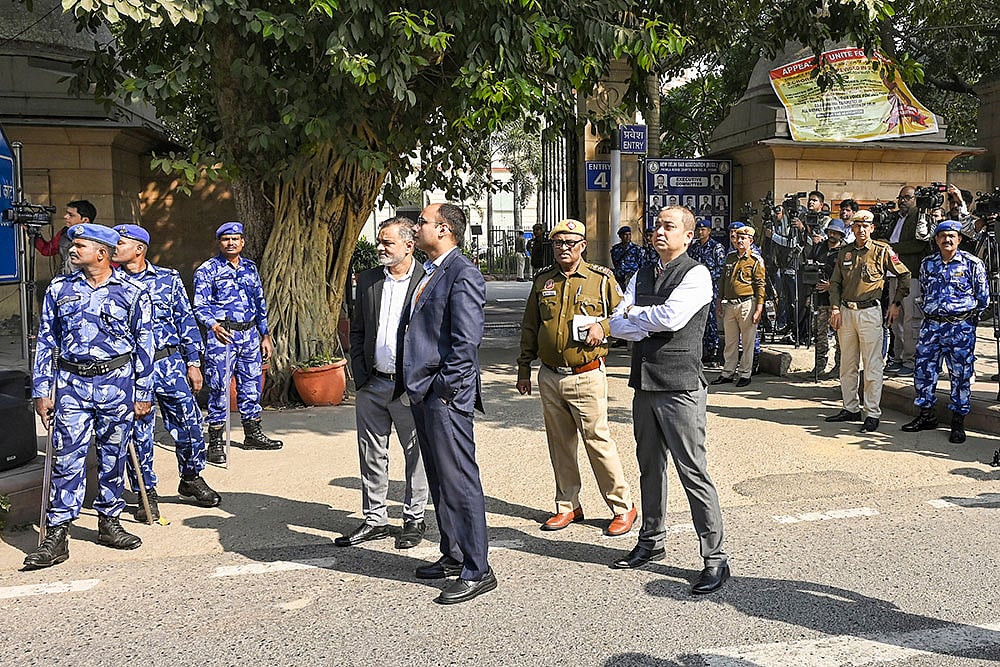 | Photo: PTI : ED Says Al Falah Chairperson Had ‘Incentives to Flee’; Court Sends Him to 13-Day Custody