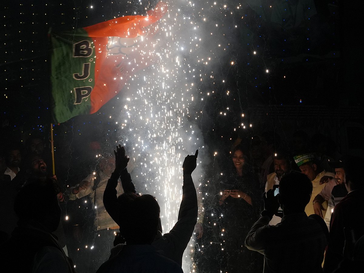  Sandipan Chatterjee : BJP Celebrating After Election