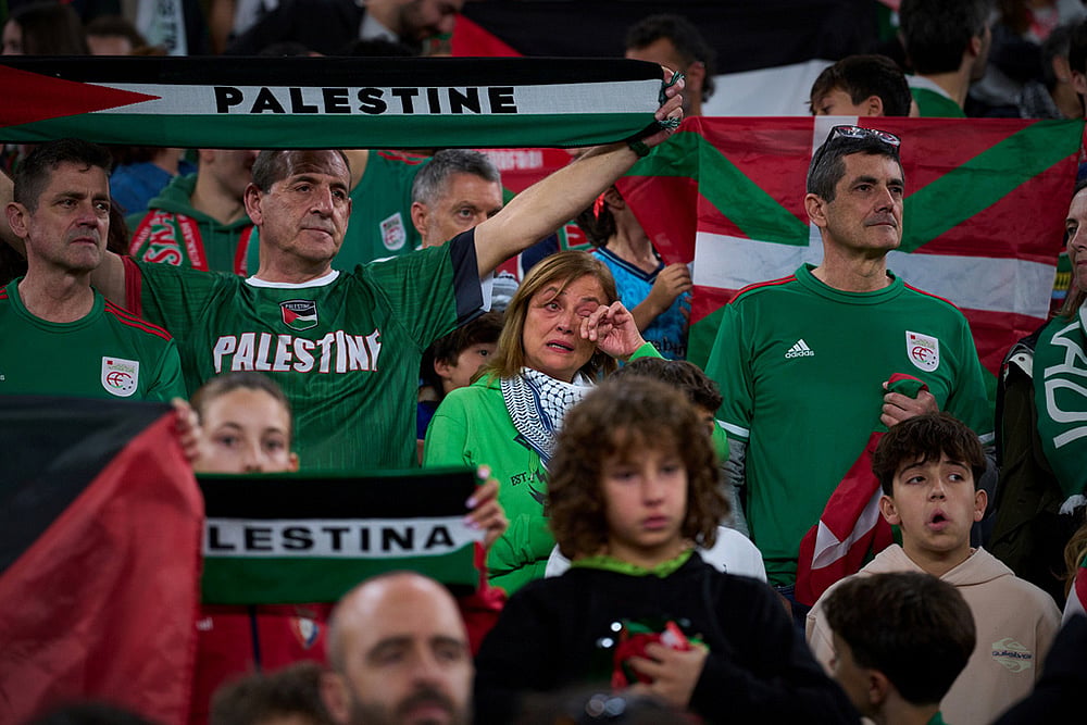 Spain players vs Palestinian players Soccer match-4